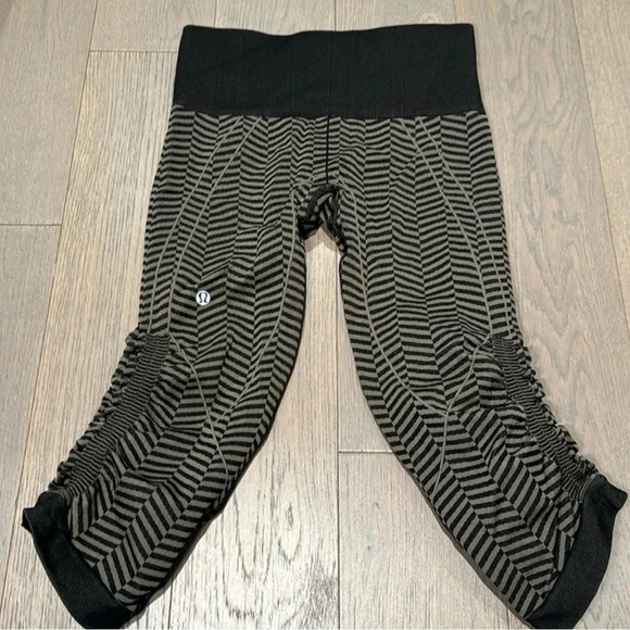 Lululemon In The Flow Crop Woman's Size 4 Seamless Leggings Fatigue Green - Picture 8 of 10